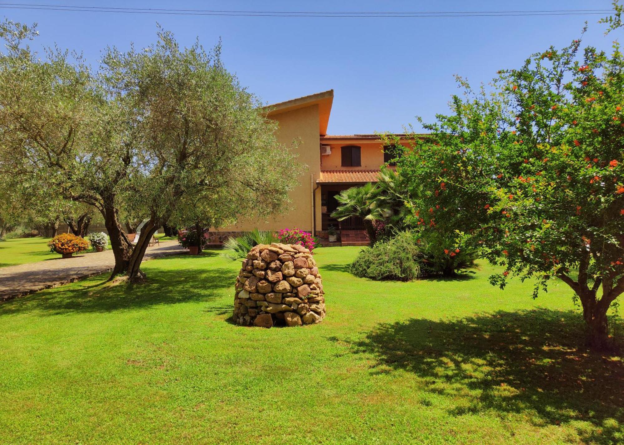 Nuraghe Bianco Bed & Breakfast Santa Maria la Palma