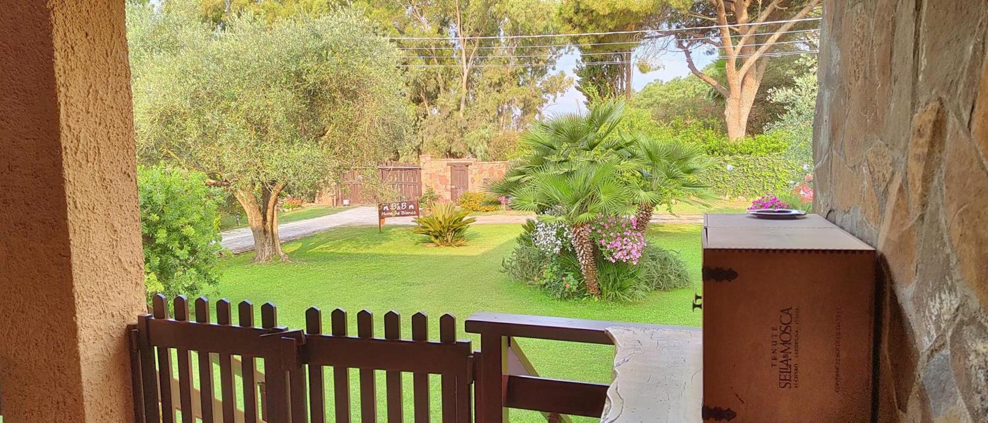 Nuraghe Bianco Bed & Breakfast 3*
