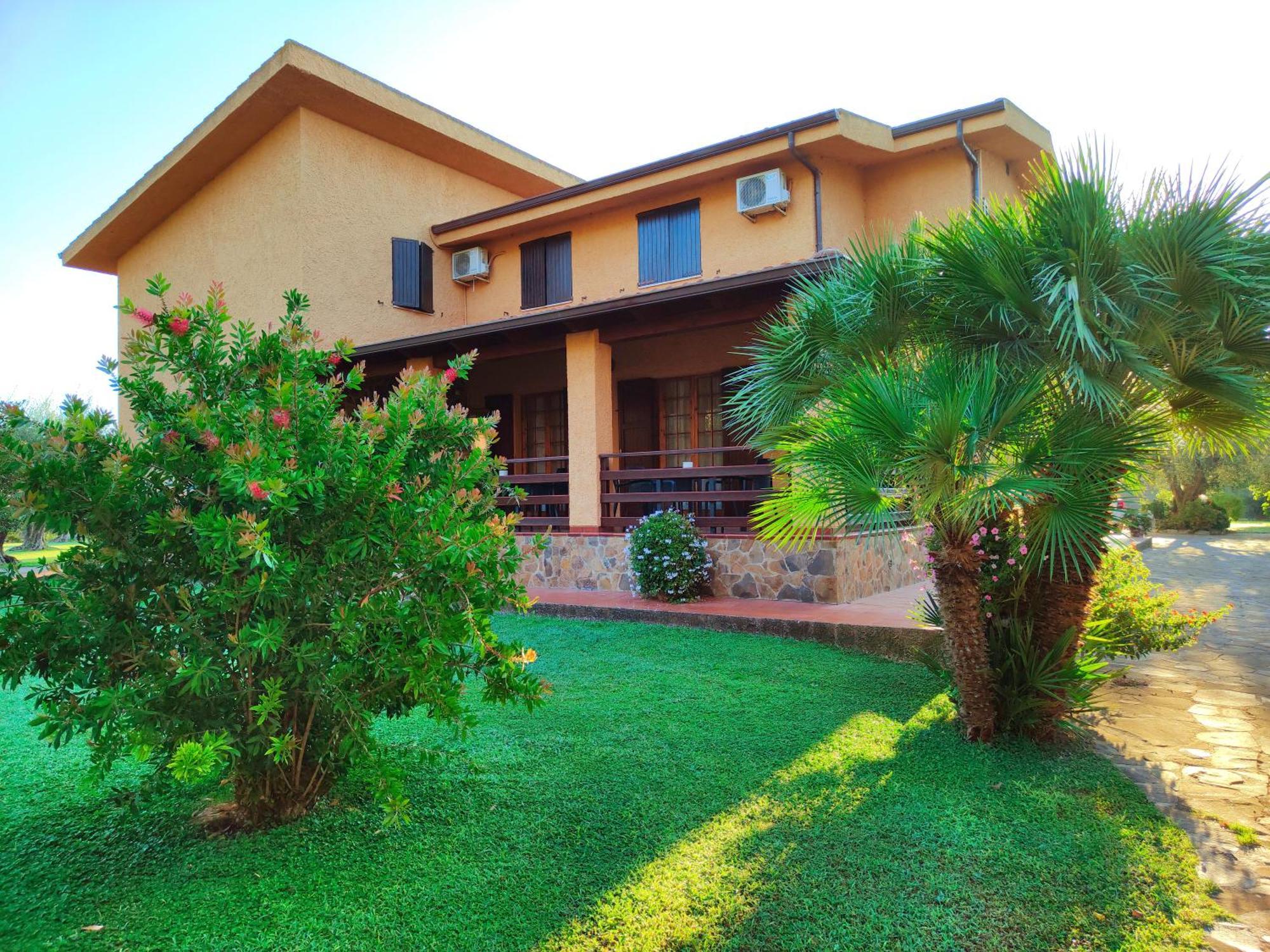 Nuraghe Bianco Bed & Breakfast